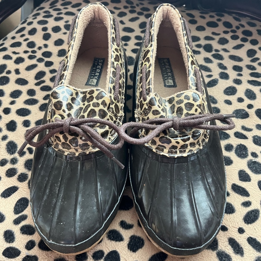 Sperry- Top-Sider Women's 8 Cheetah
Saltwater Duck Boots Low Rubber
Waterproof